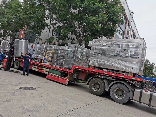 <b>蓝莓酒设备无花果酒生产线草莓酒生产设备桑葚</b>